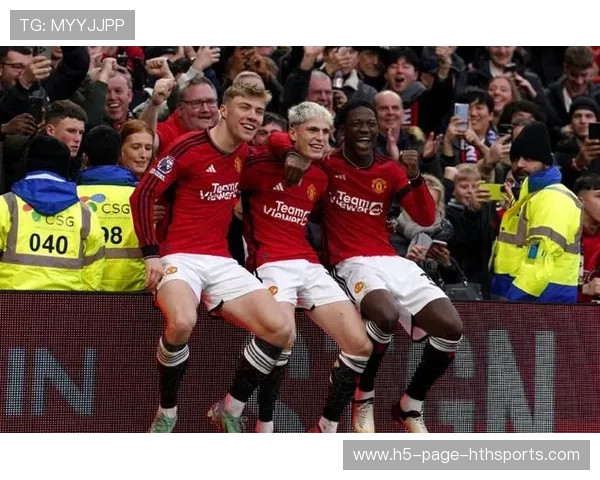 曼联边线逼抢制造空挡，加纳乔吊射得分