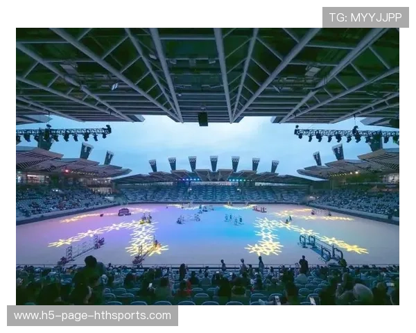 夜间马术赛场景别具一格，观众反响热烈，夜间马戏团